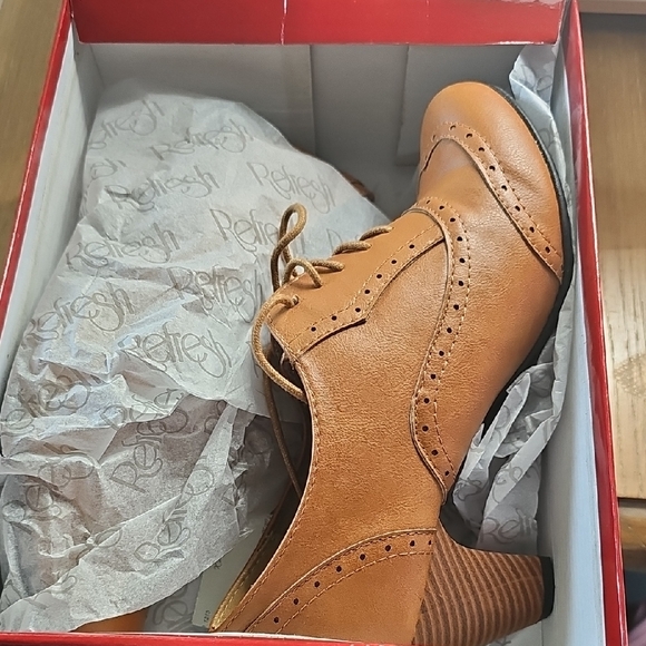 Refresh Amany Women's Cuban Heel Ankle Booties Oxford - Picture 7 of 8